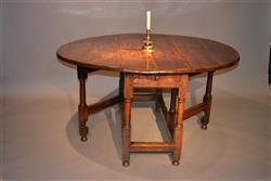 A Queen Anne walnut gateleg table. A Queen Anne walnut gateleg table.