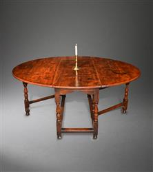 A wonderful Queen Anne elm gateleg table. A wonderful Queen Anne elm gateleg table.