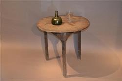 A George III burr ash cricket table. A George III burr ash cricket table.